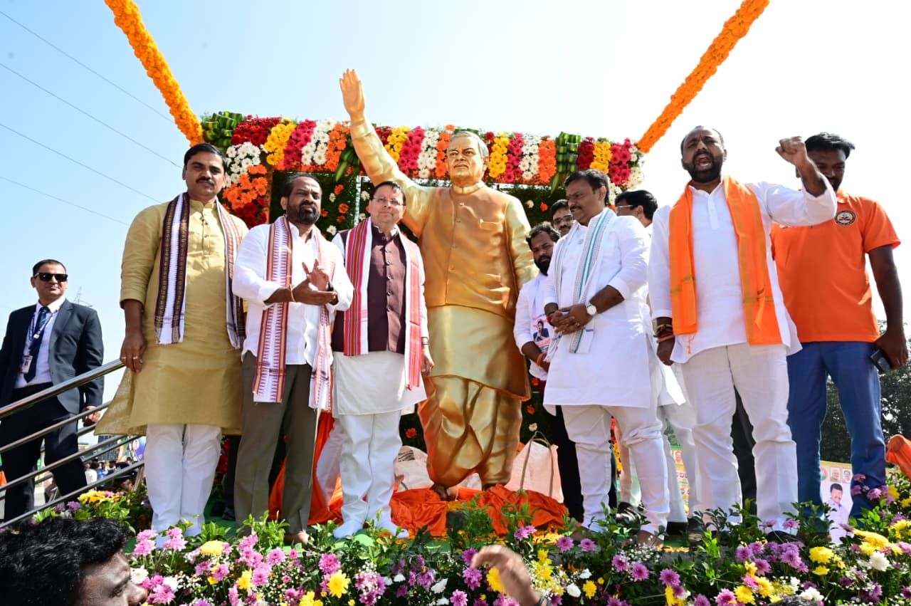 उत्तराखंड से दक्षिण तक धामी की धमक: अटल–मोदी सुशासन यात्रा में गूंजा सीएम पुष्कर सिंह धामी का नाम